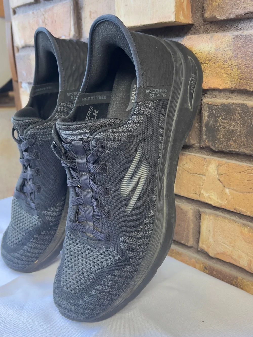 Skechers lightweight knit